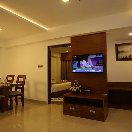 Kazhakuttam Hotel Karthika Park מראה חיצוני תמונה