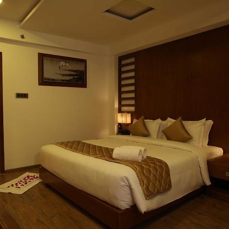 Kazhakuttam Hotel Karthika Park מראה חיצוני תמונה