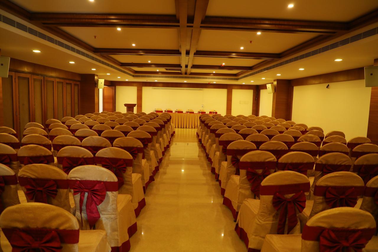 Kazhakuttam Hotel Karthika Park מראה חיצוני תמונה