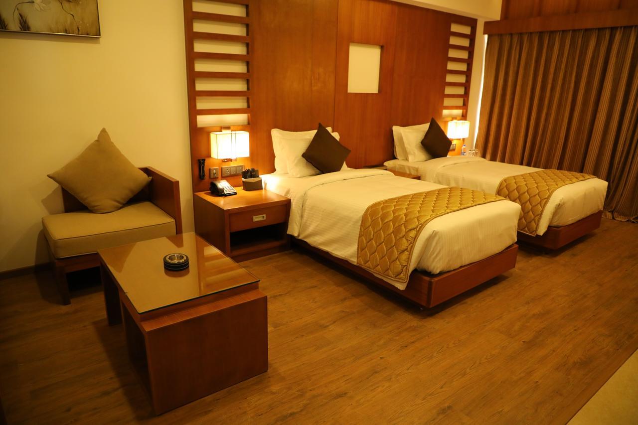 Kazhakuttam Hotel Karthika Park מראה חיצוני תמונה