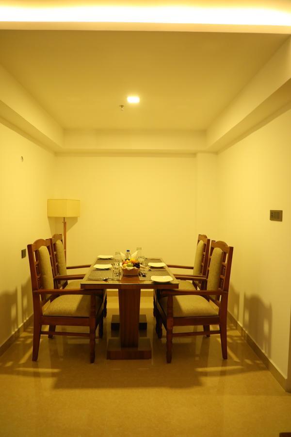Kazhakuttam Hotel Karthika Park מראה חיצוני תמונה