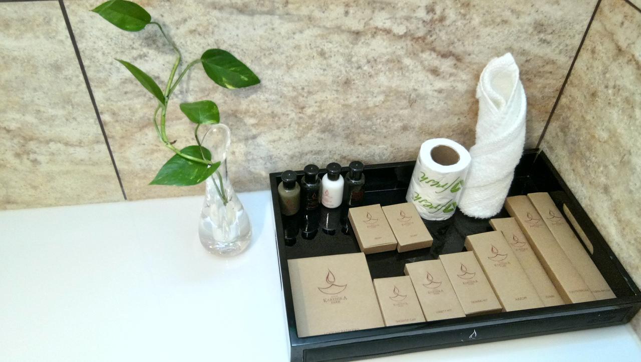 Kazhakuttam Hotel Karthika Park מראה חיצוני תמונה
