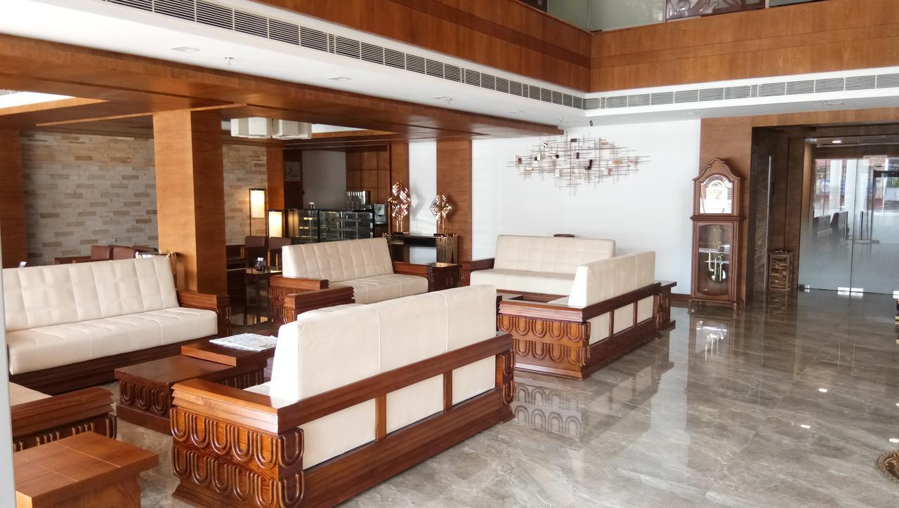 Kazhakuttam Hotel Karthika Park מראה חיצוני תמונה