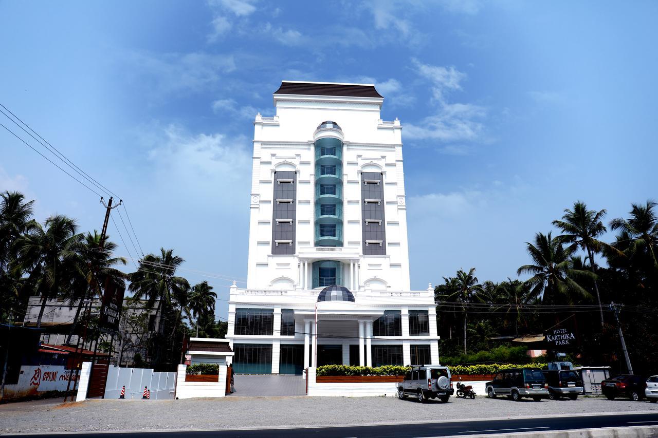 Kazhakuttam Hotel Karthika Park מראה חיצוני תמונה