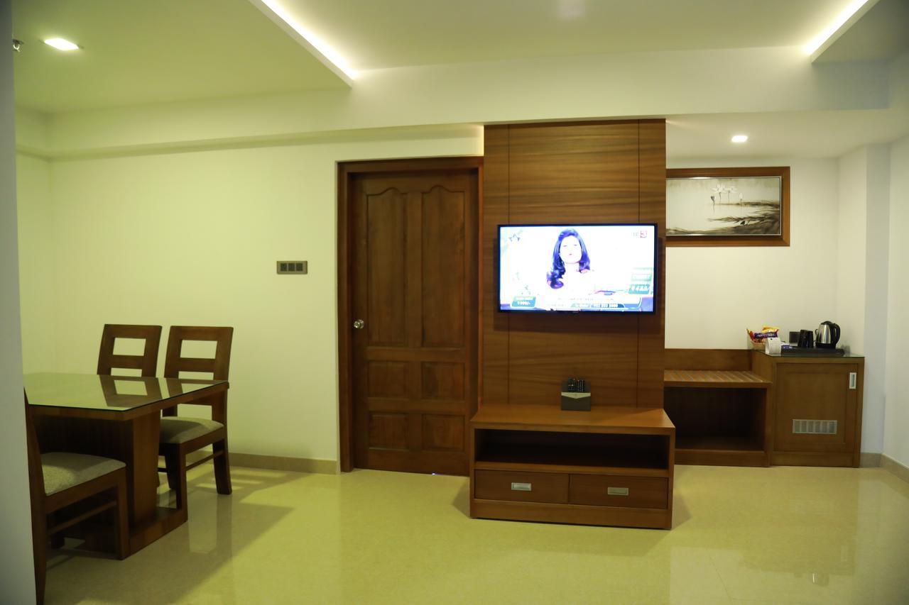 Kazhakuttam Hotel Karthika Park מראה חיצוני תמונה