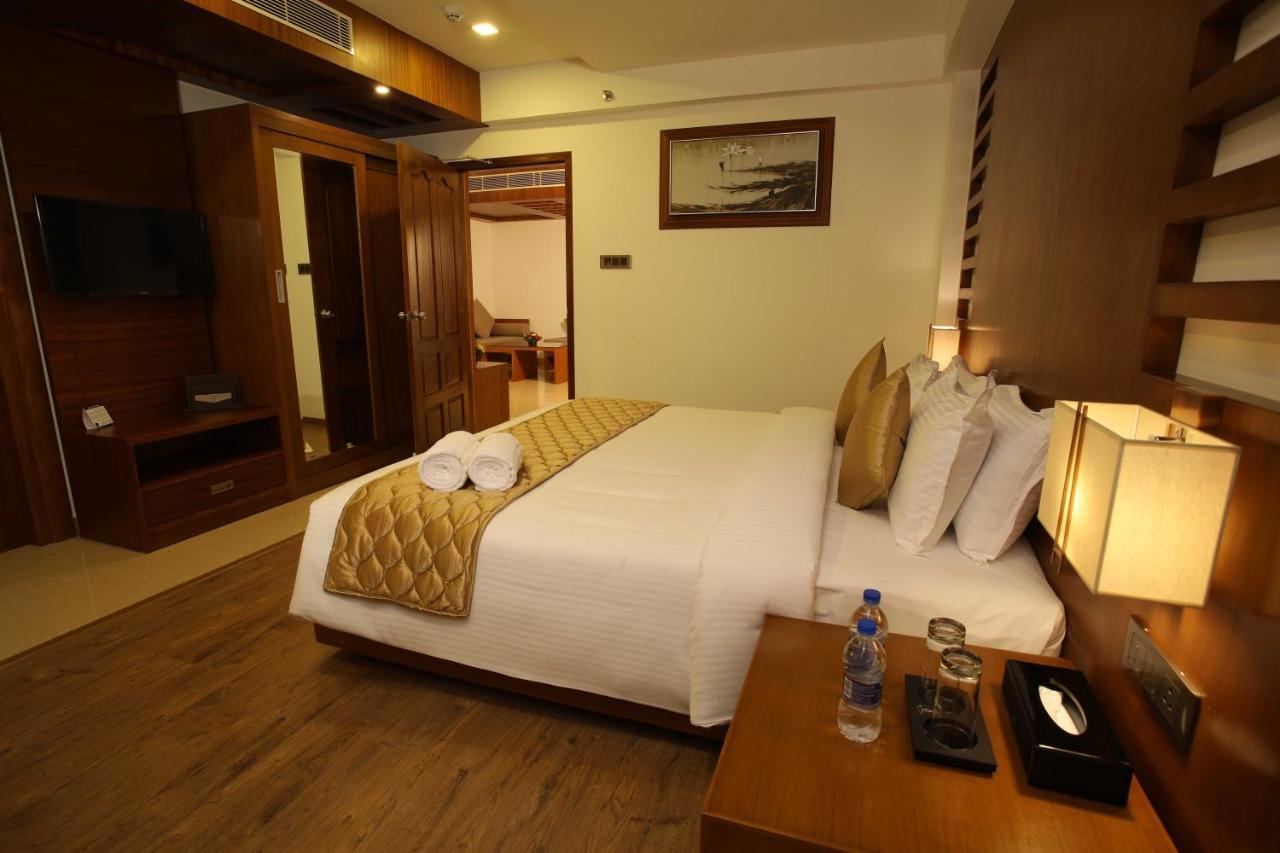 Kazhakuttam Hotel Karthika Park מראה חיצוני תמונה
