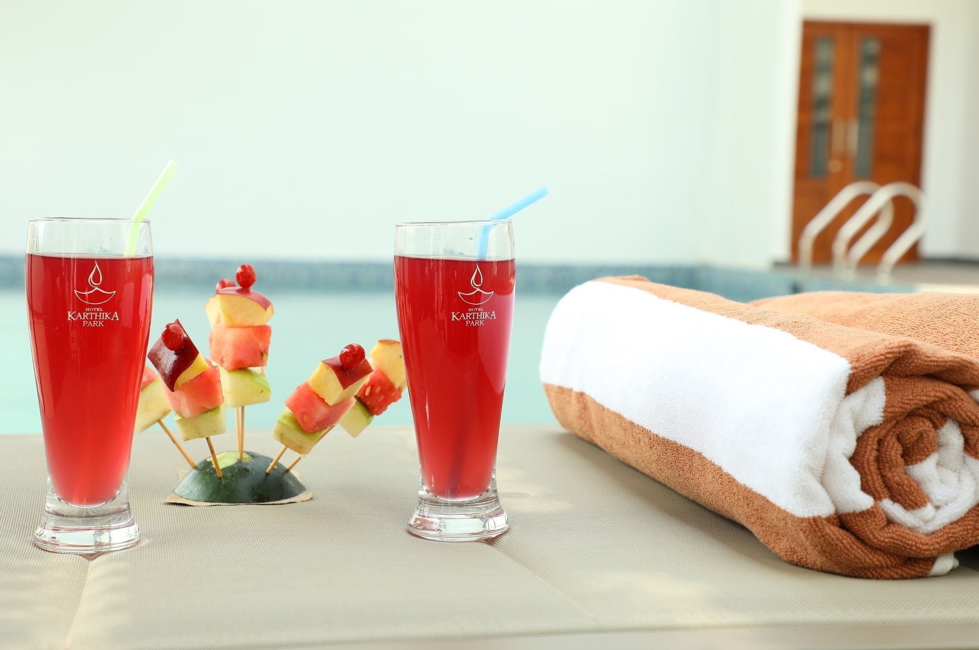 Kazhakuttam Hotel Karthika Park מראה חיצוני תמונה