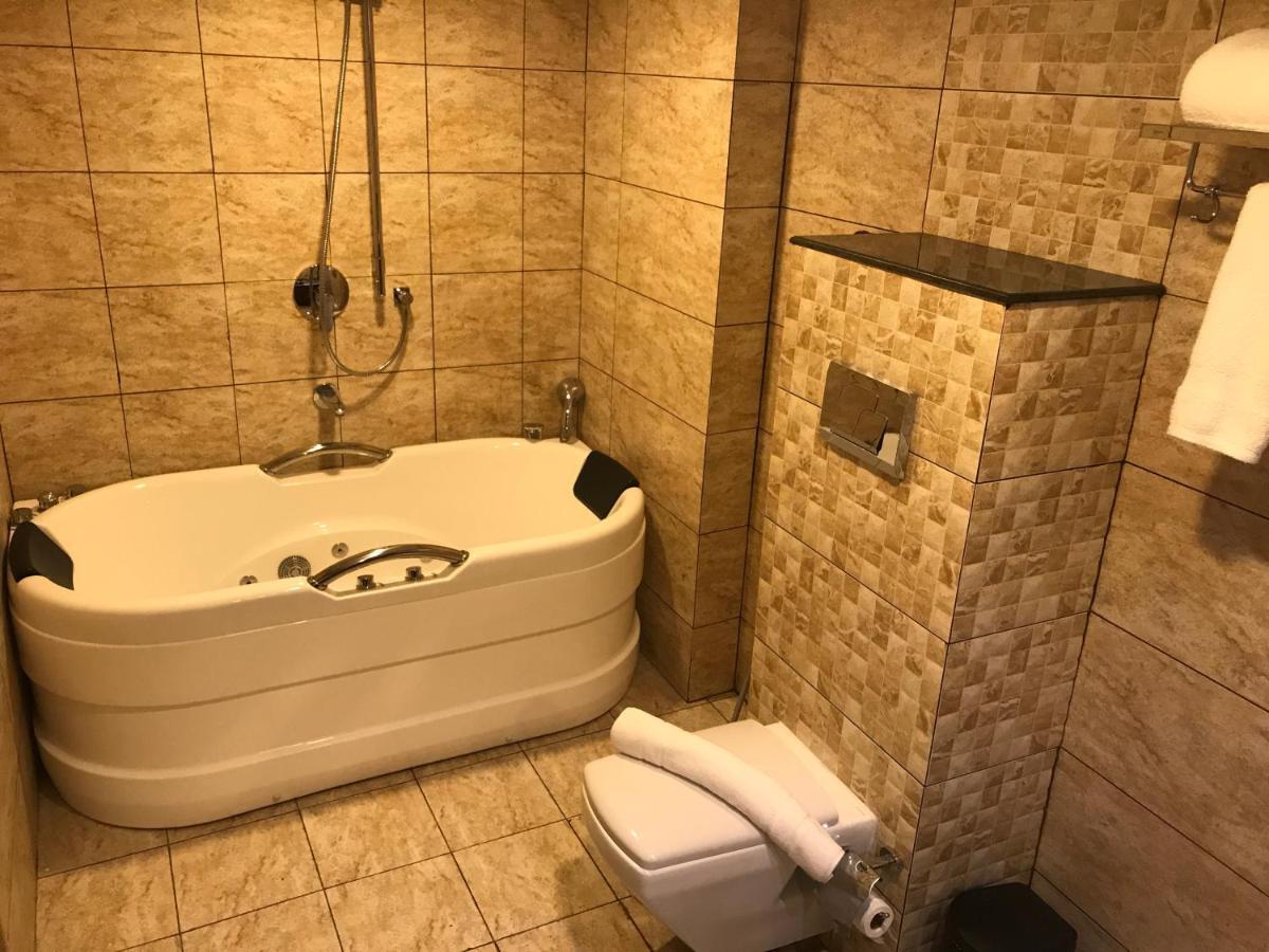 Kazhakuttam Hotel Karthika Park מראה חיצוני תמונה